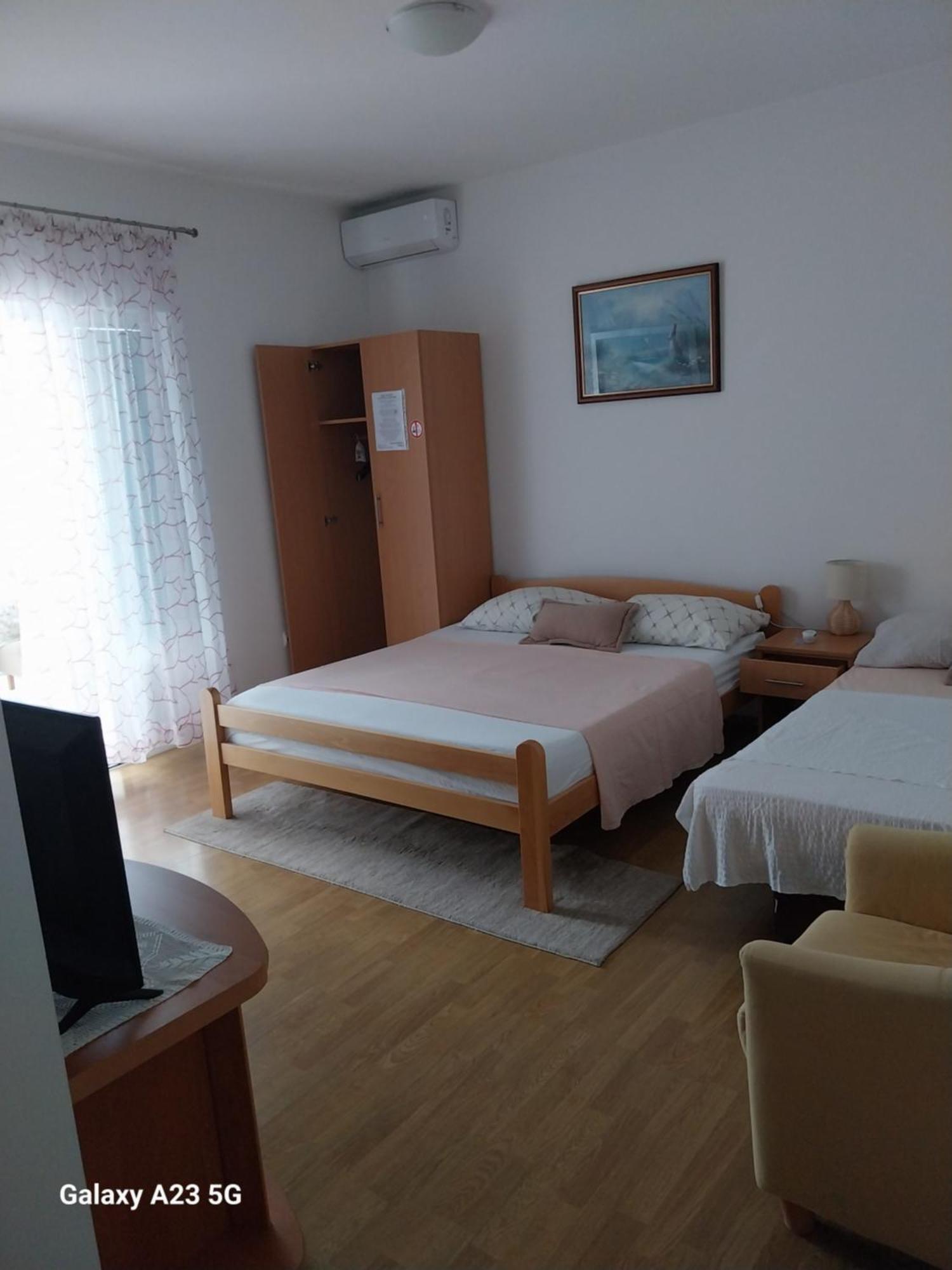 Apartmani Liberan Neum Cameră foto
